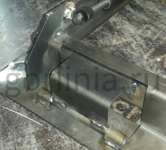 Потайные петли в исполнении Рязаночка Потайные петли для напольного люка погреба со смещенной осью вращения